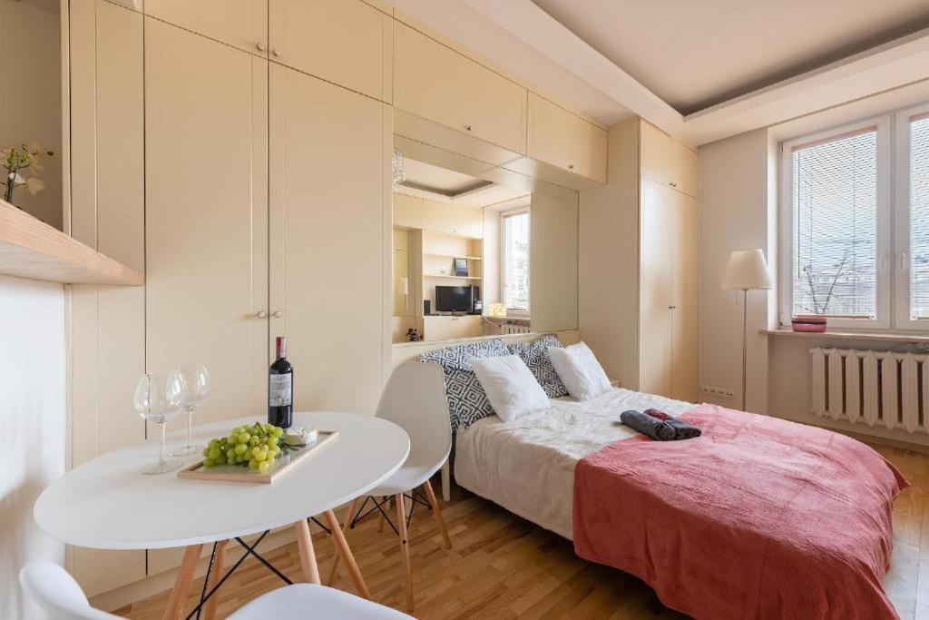 Plac Konstytucji 3: Private City Center Apartment Near Metro Warsaw Exterior photo