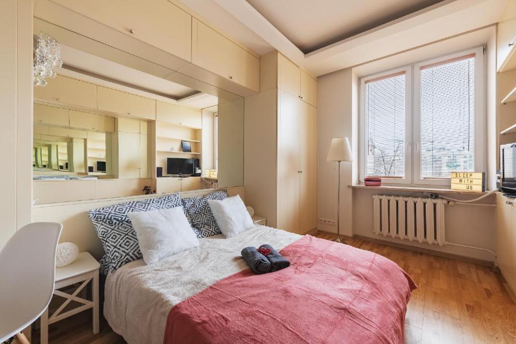 Plac Konstytucji 3: Private City Center Apartment Near Metro Warsaw Exterior photo